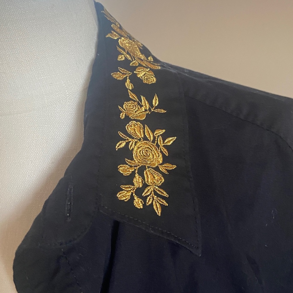 Guess embroidered collar dress shirt